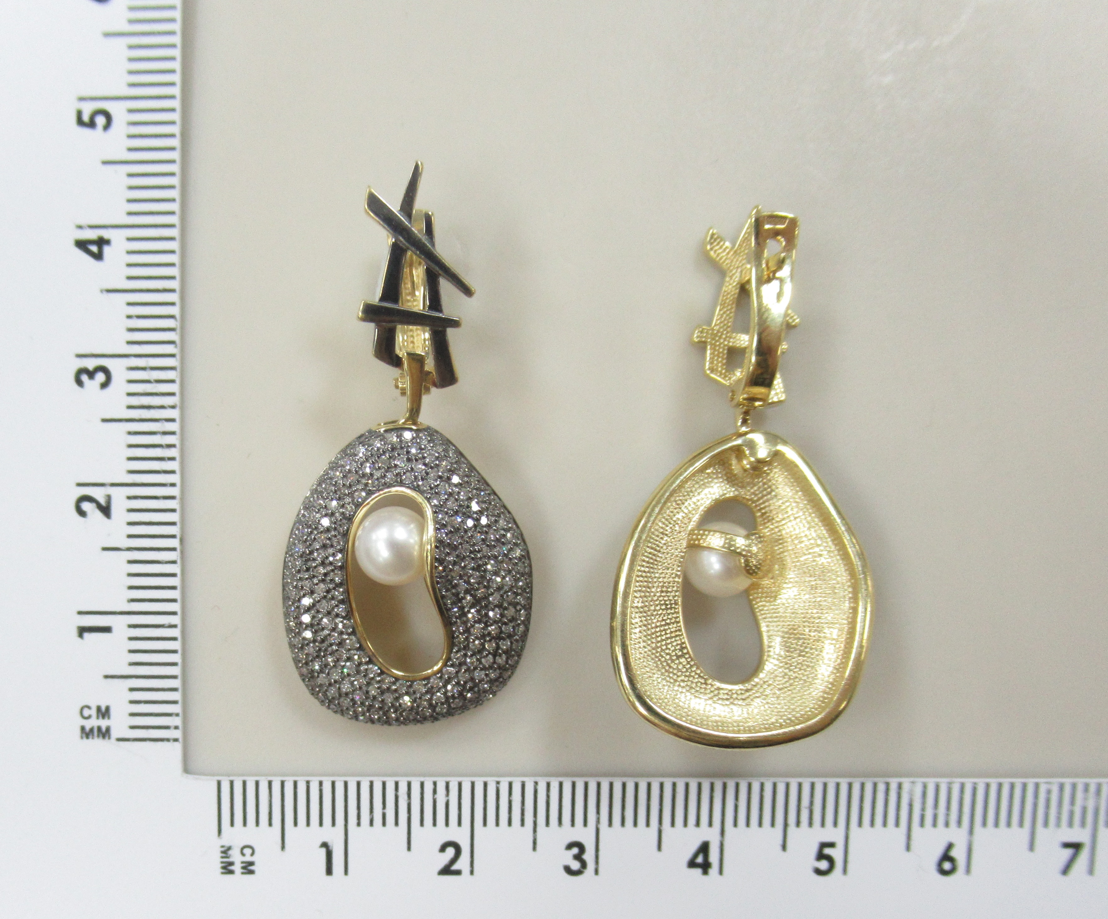 Серьги из желтого золота с жемчугом и бриллиантами